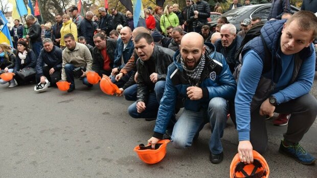 Гірняки держшахт почали мітингувати в Києві