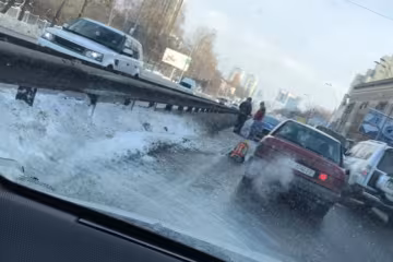 Аварія зупинила рух на столичному проспекті Перемоги
