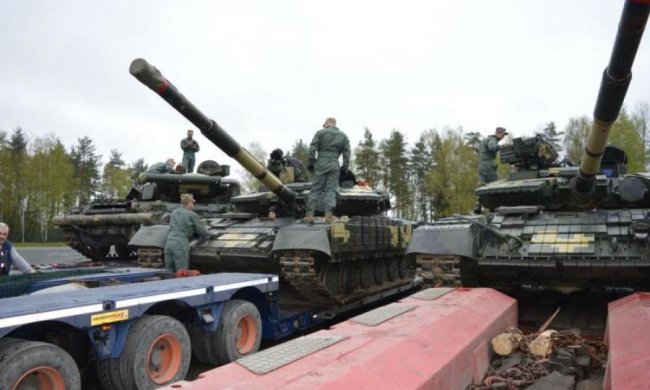 Украинские танки направляются в Польшу: видео