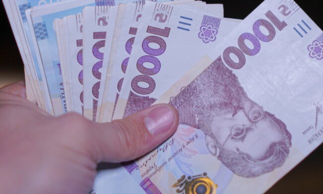 Деньги в руках: выплаты до 800 000 грн