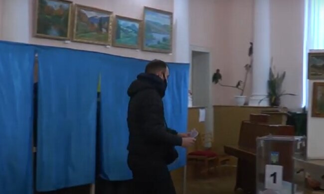 Вибори в Івано-Франківську, кадр з репортажу ТРК ВЕЖА, зображення ілюстративне: YouTube