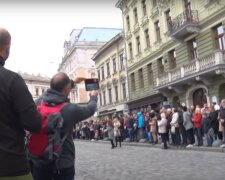 во Львове, скриншот из видео