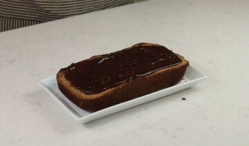 Имбирно-медовый пряник с вареньем: фото скрин Ютуб