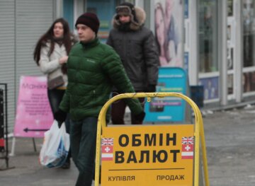 Курс валют на 26 сентября: гривна прыгнула выше головы