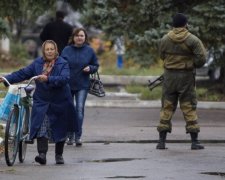 Суботник у Новоазовську закінчився вибухом, загинула жінка