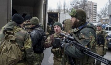  На два фронта: как украинские депутаты подкармливают боевиков
