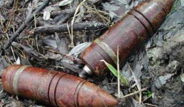 Возле военного лицея нашли артилерийский снаряд