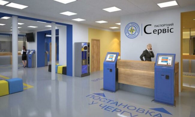 Адская очередь и взятки: как украинцев "кидают" на биометрику