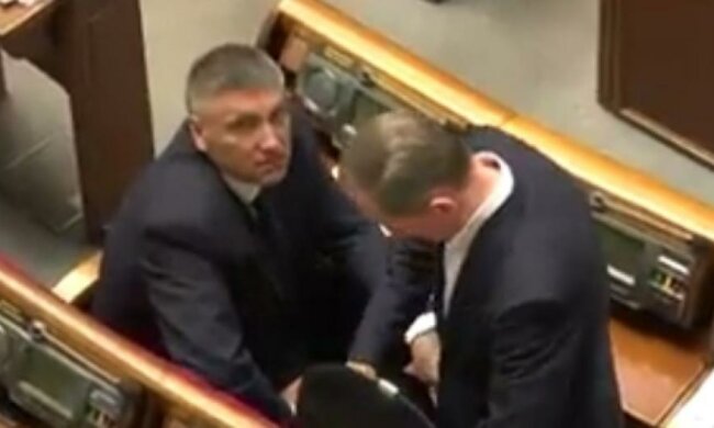 Як "потайливі" депутати "Оппоблоку" грошима ділилися