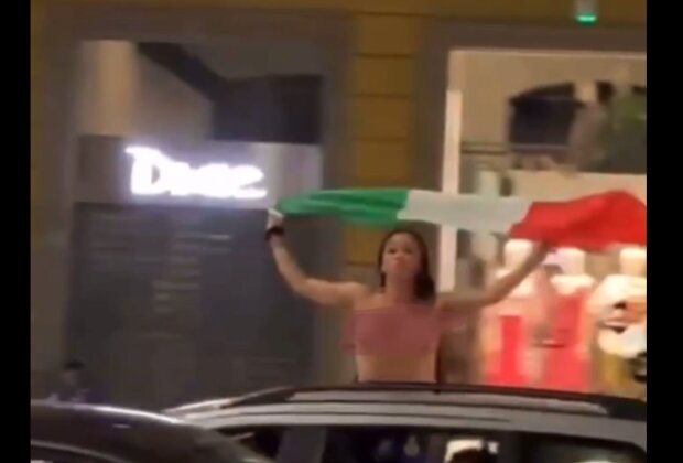 Итальянка с голой грудью на Евро-2020. Скрин, видео