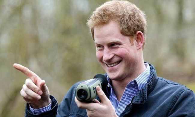Принц Гаррі поставив фотографу пляму на лобі
