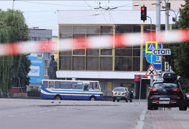 Головні новини за 21 липня: у Луцьку захоплення заручників, у Києві вибух і ще два мінування, українцям радять летіти геть