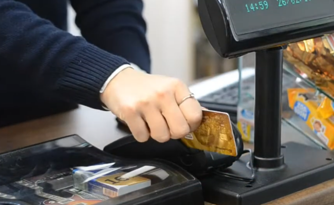 Оплата карточкой. Фото: скрин youtube