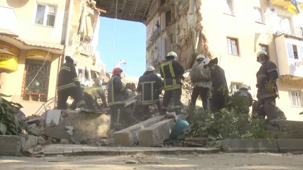 Вытащил мертвую из-под завала: очевидец трагедии в Дрогобыче заговорил, жуткую правду показали одним видео