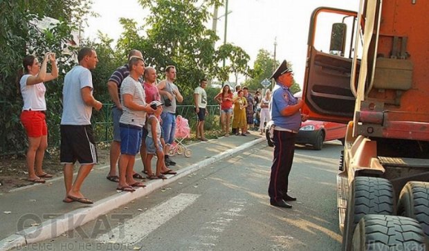 В Одесской области протестовали против грузовиков на дороге (фото)