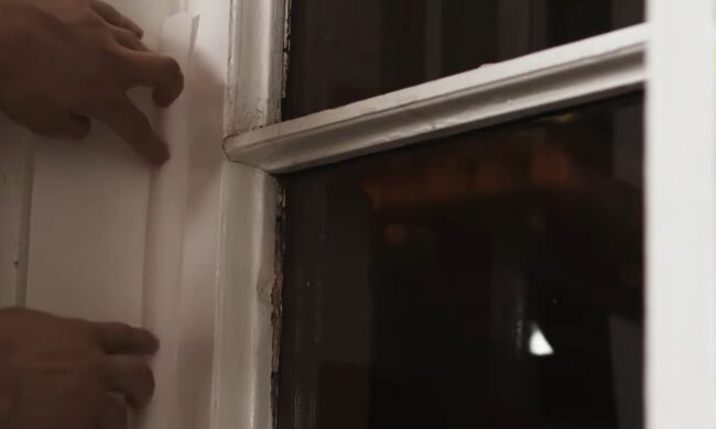 Утепление окна, скриншот с видео