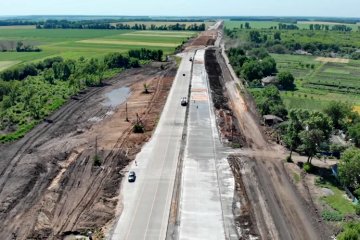 На Полтавщині будують першу в Україні бетонну дорогу