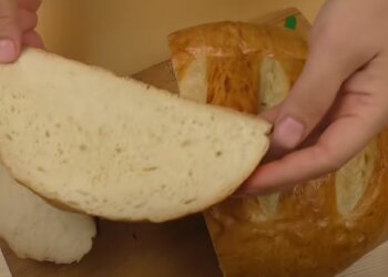 Домашний хлеб на кефире, скриншот: YouTube