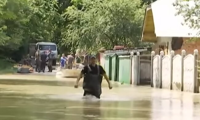 Повінь в Карпатах, скрін з відео