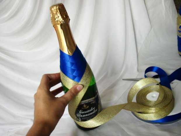 Как украсить бутылку шампанского на Новый год 2022 своими руками
