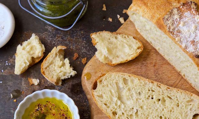 Простий рецепт домашнього білого хліба