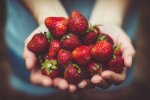 Рецепты, заморозка и маски для лица - как выбрать и оригинально использовать клубнику