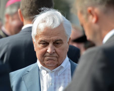 Кравчук вручил Зеленскому "дорожную карту" по Крыму