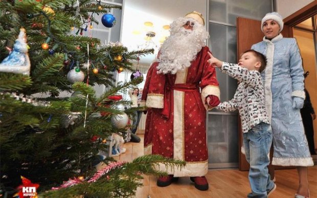 Запах праздника: в России установили елку... из навоза