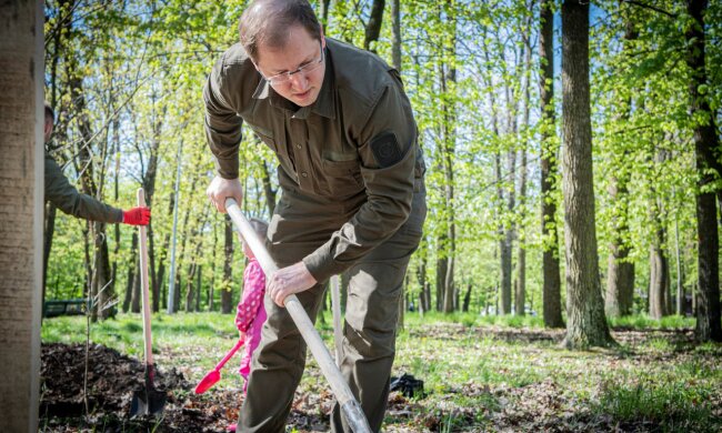 Министр Руслан Стрелец