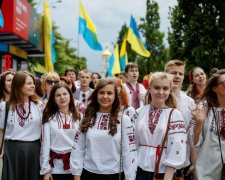 українці