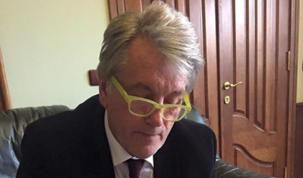 Ющенко розвеселив соцмережі своїми «хіпстерскими окулярами» (фото)