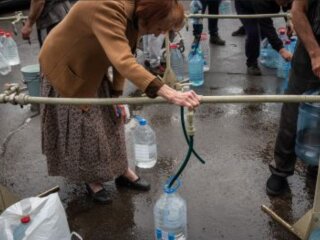 Водопровід із пластикової пляшки, скріншот: Instagram