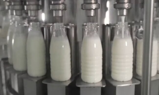 Виробництво молока, скріншот з відео