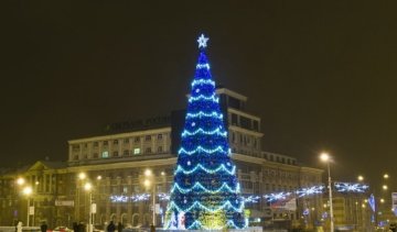 Оккупанты украсили Донецк ворованными гирляндами (фото)