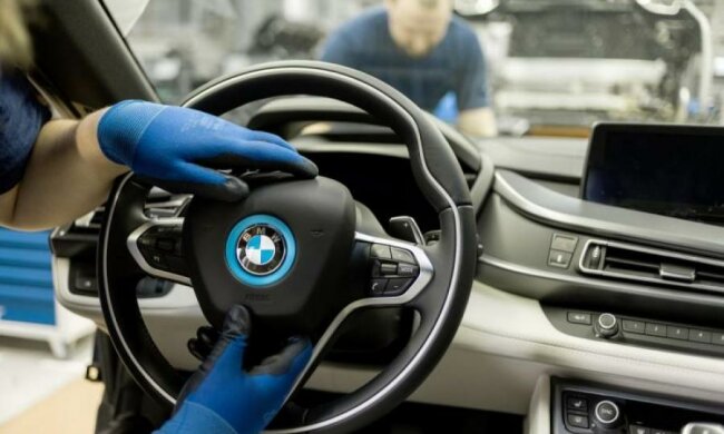 Снимки долгожданного купе BMW слили до премьеры