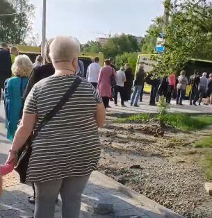 Львів'яни під палючим сонцем годинами чекають транспорт - "Ми як гетто якесь!"