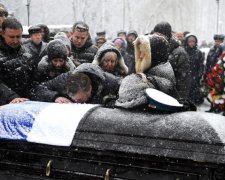 Просто шматки зішкребуть: вдова "вагнерівця" різко звернулася до влади