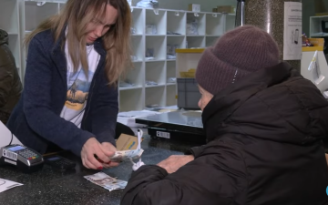 Выплата пенсии. Фото: скрин youtube