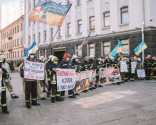 Обіцяли розправу та звільнення: пожежники збунтували проти головних корупціонерів України