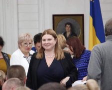 Замах на Гандзюк: чиновниці стало гірше, вся Україна шукає ліки