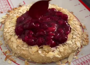 Вишневый пирог, кадр из видео