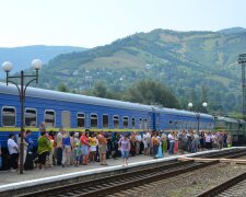 Чоловік загадково помер у пекельному потязі "Укразалізниці": такі умови мало хто витримає