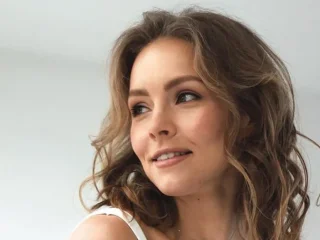 Елена Шоптенко с мужем Крисом на свадебном фото