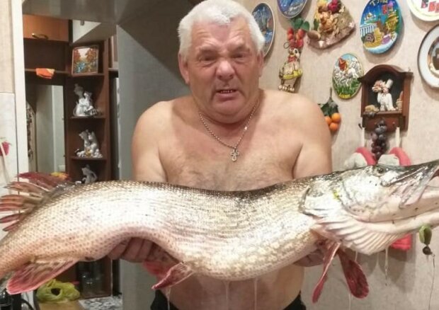 У Дніпрі рибалка вивудив 12-кілограмове чудовисько з зубами: "Адреналін зашкалював"