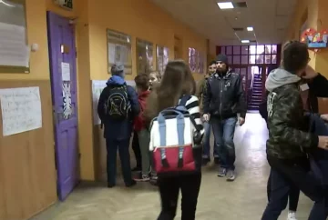 Обучение в школе, кадр из видео