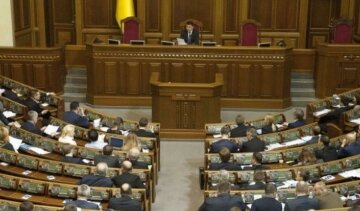 Парламент проголосовал за все законы из «безвизового пакета»