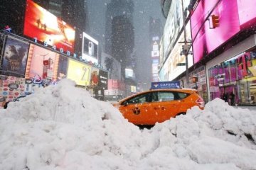 Мощный снежный шторм обрушился на Восточное побережье США