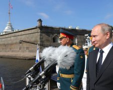 Путін раптово виріс, мережу розірвало від глузувань: руки як у гібона