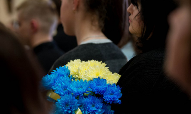 Смотрел войне в лицо: в Чернигове со слезами, молитвами и гимном провожают в последний путь Героя Украины