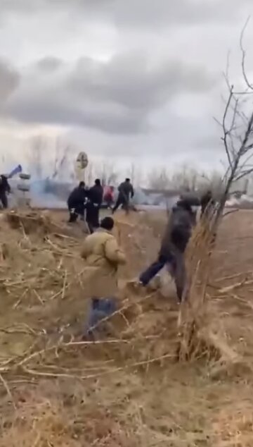 У Енергодарі окупанти кидали гранати в мирних жителів, скріншот